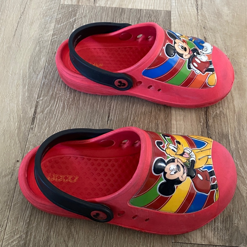 Mickey Crocs - Picture 2 of 5
